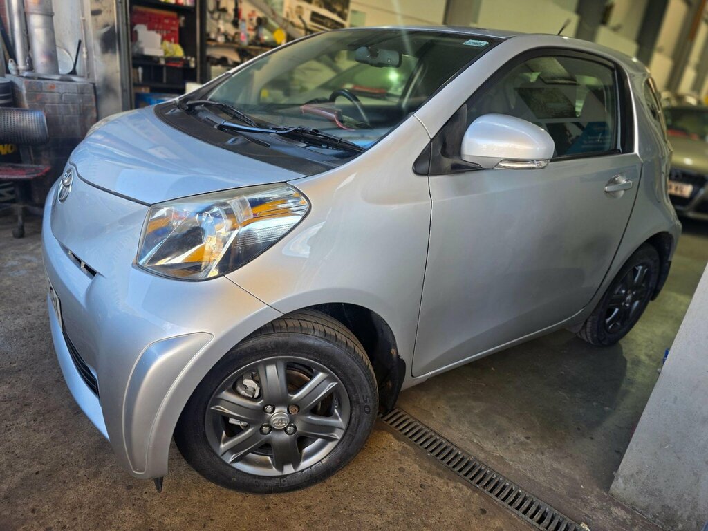 Toyota IQ 1.0 Vvt-i 2 Multidrive Euro 5 Silver