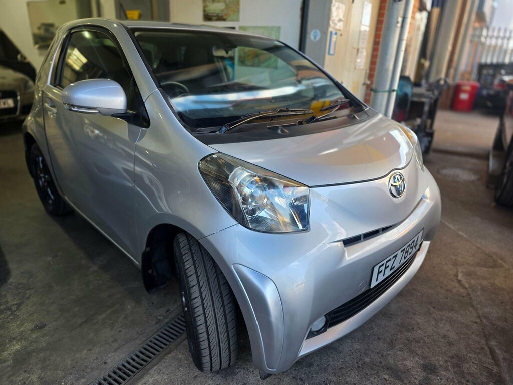 Toyota IQ 1.0 Vvt-i 2 Multidrive Euro 5 Silver #2