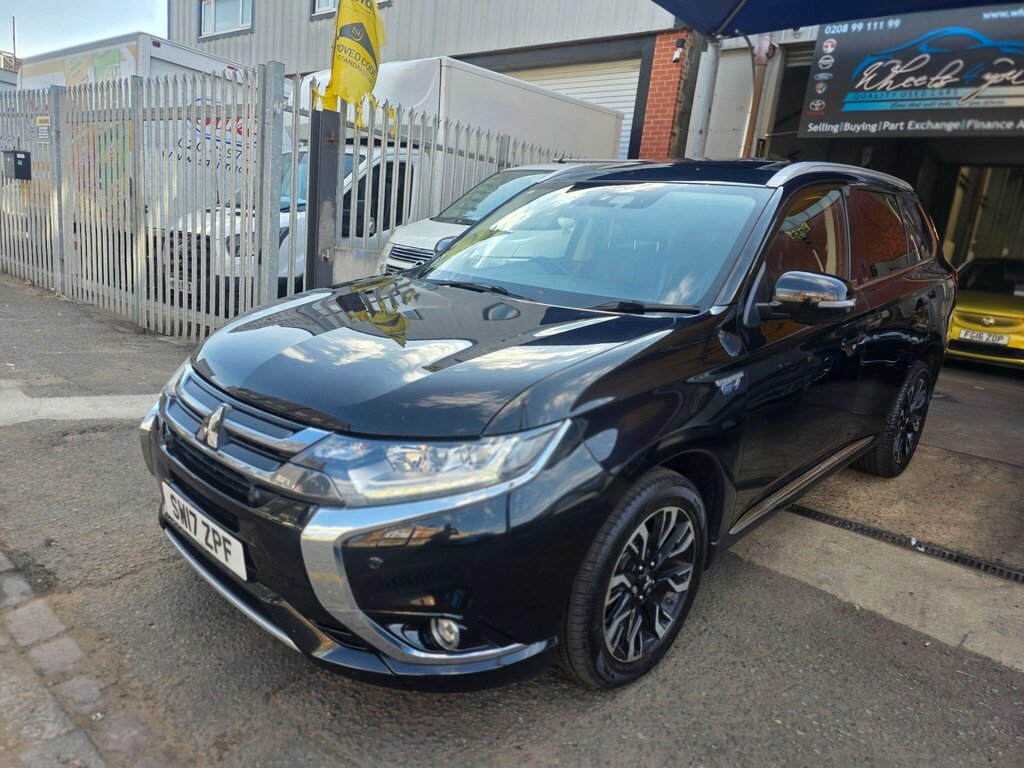 Mitsubishi Outlander 2.0H 12Kwh 4Hs Cvt 4Wd Euro 6 Ss Black