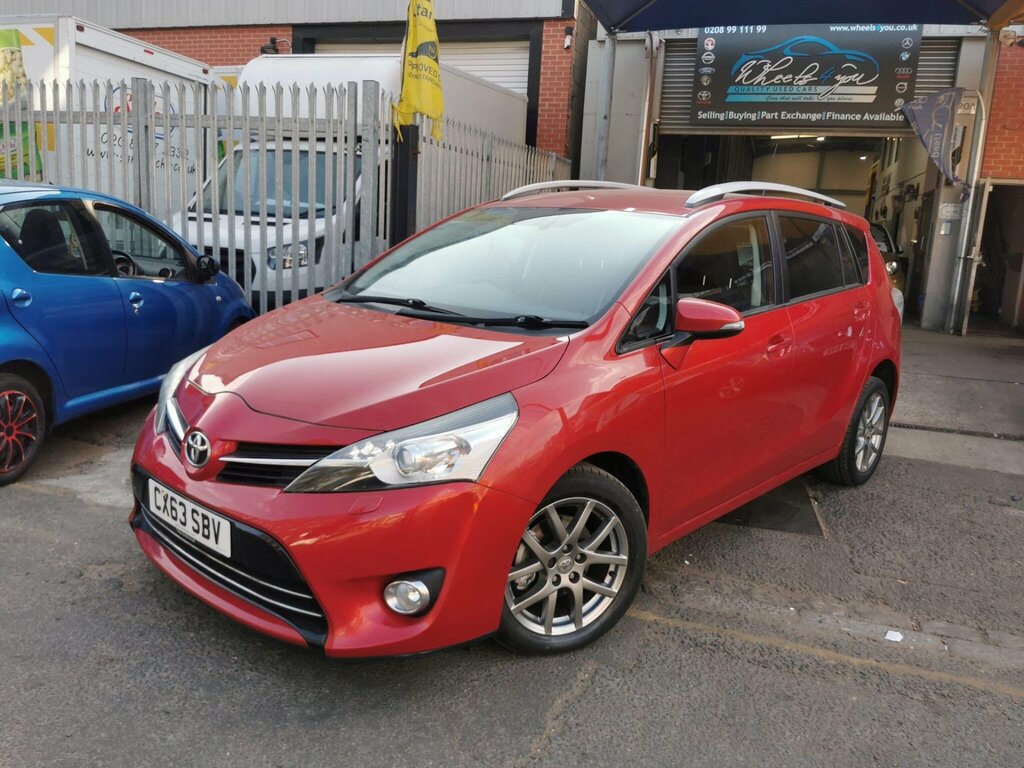 Toyota Verso 1.8 V-matic Excel Multidrive S Euro 5 Euro 5 Red