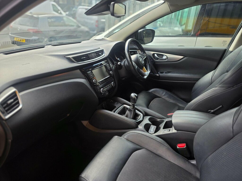 Nissan Qashqai Black #39