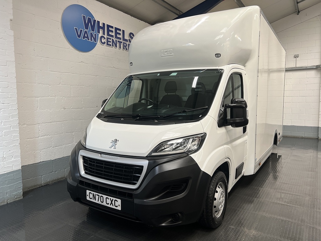Peugeot Boxer 2.2 Bluehdi 335 Built For Business Low Loader Luto White