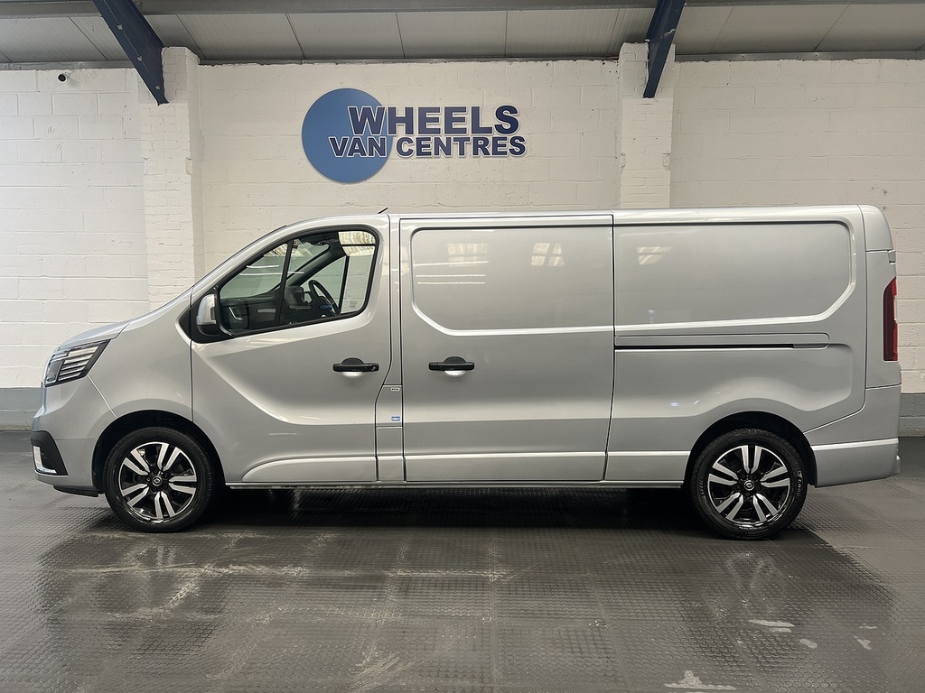 Renault Trafic 2.0 Dci Blue Ll30 Sport Panel Van Manu Grey #2