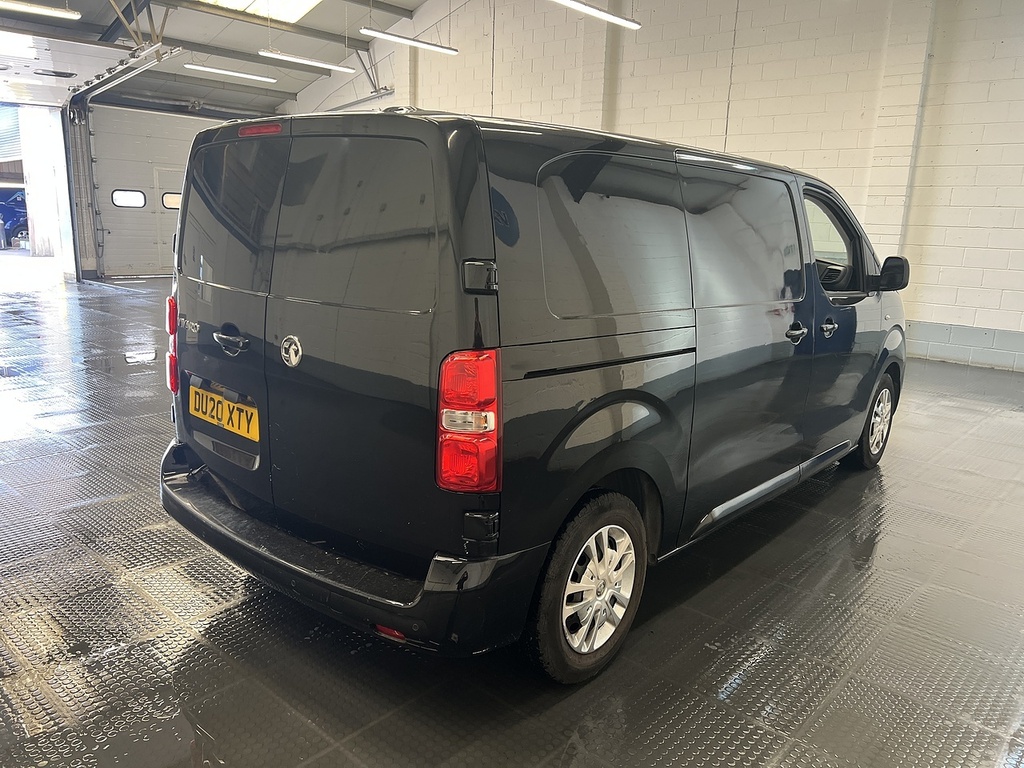 Vauxhall Vivaro 1.5 Turbo D 2700 Sportive Panel Van Man Black #4