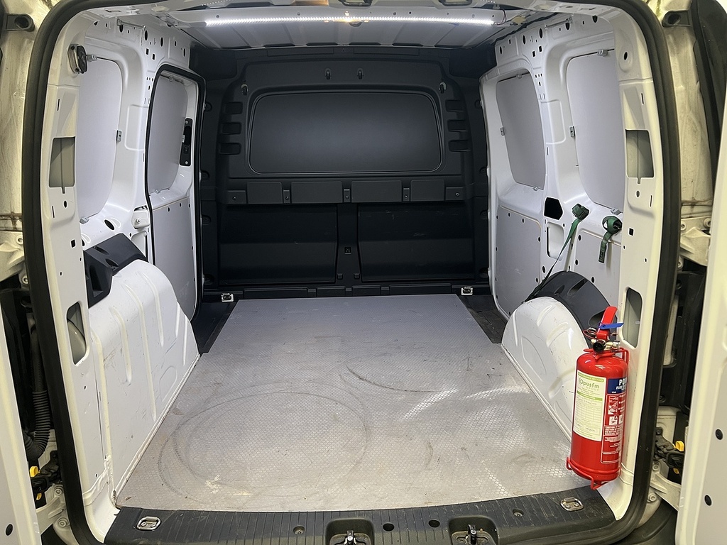 Volkswagen Caddy Tdi C20 Commerce White #5