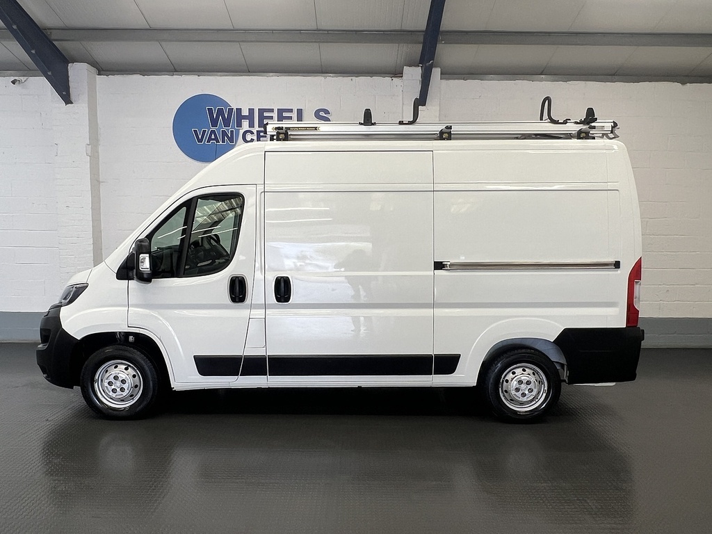 Peugeot Boxer 2.2 Bluehdi 335 Professional Panel Van MK70VHD White #2