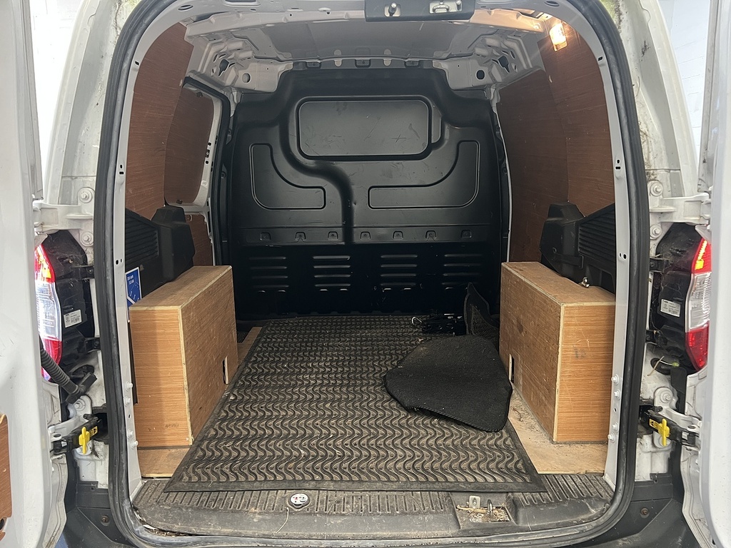 Ford Transit Courier Ecoboost Leader White #5