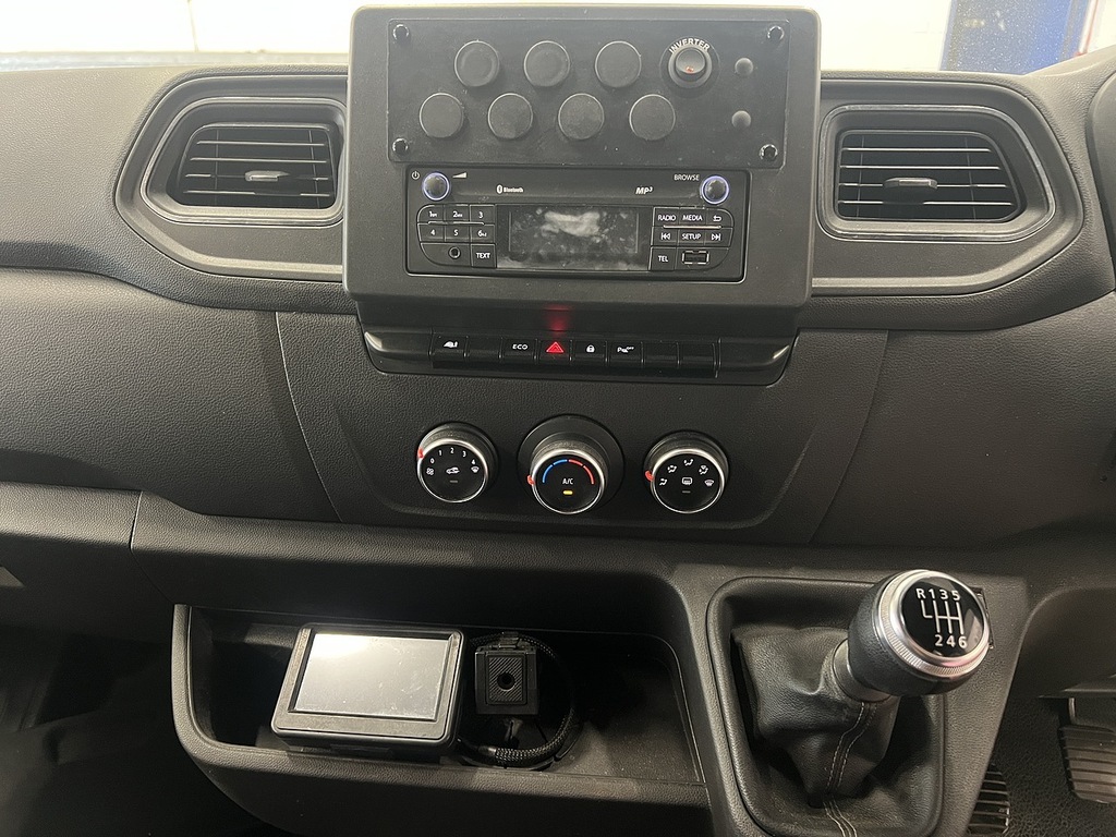 Vauxhall Movano 2.3L Edition White #7