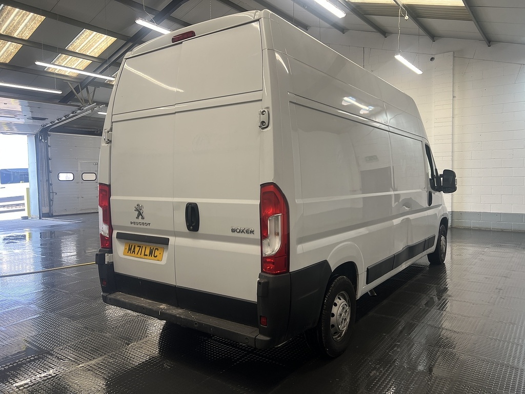 Peugeot Boxer 2.2 Bluehdi 335 Professional Panel Van White #3