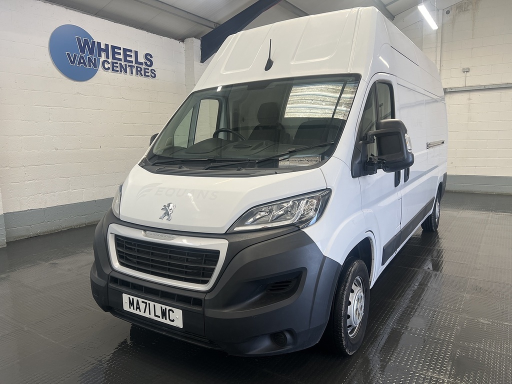 Peugeot Boxer 2.2 Bluehdi 335 Professional Panel Van White