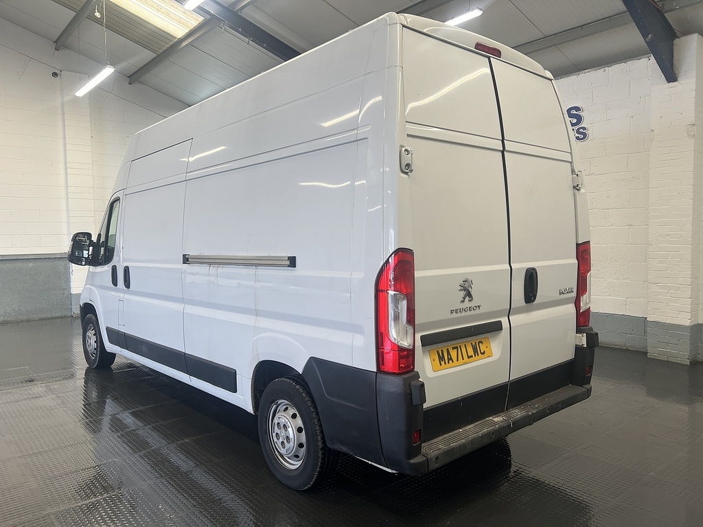 Peugeot Boxer 2.2 Bluehdi 335 Professional Panel Van White #2