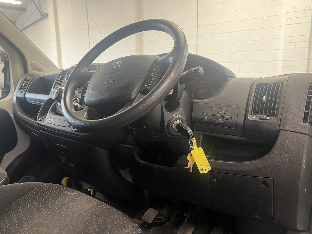 Peugeot Boxer 2.2 Bluehdi 335 Professional Panel Van White #6