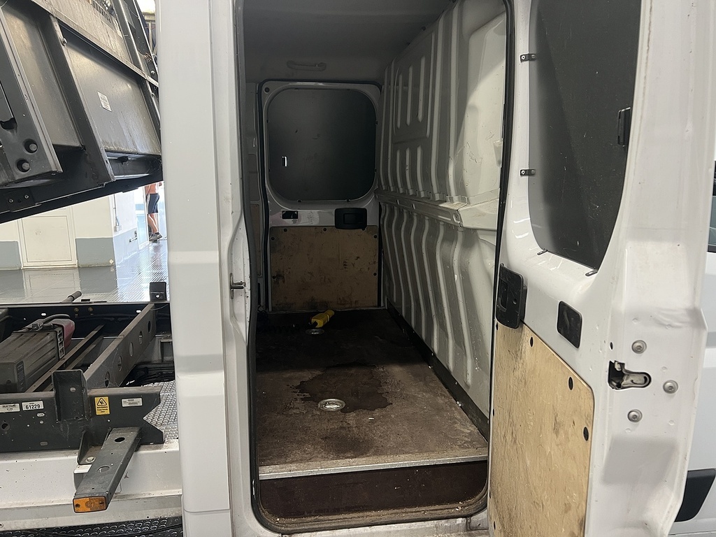 Peugeot Boxer Bluehdi 335 Built For Business White #4