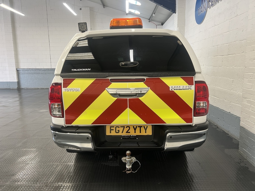 Toyota HILUX 2.4 D-4d Icon Pickup Double Cab 4W White #4