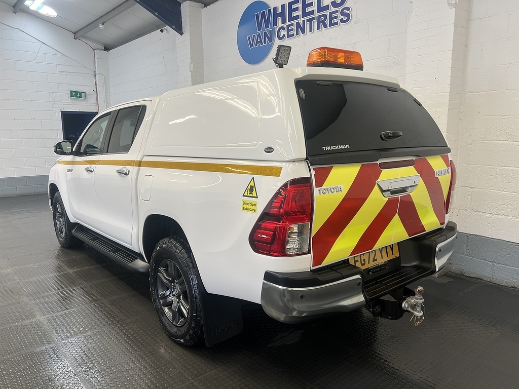 Toyota HILUX 2.4 D-4d Icon Pickup Double Cab 4W White #3