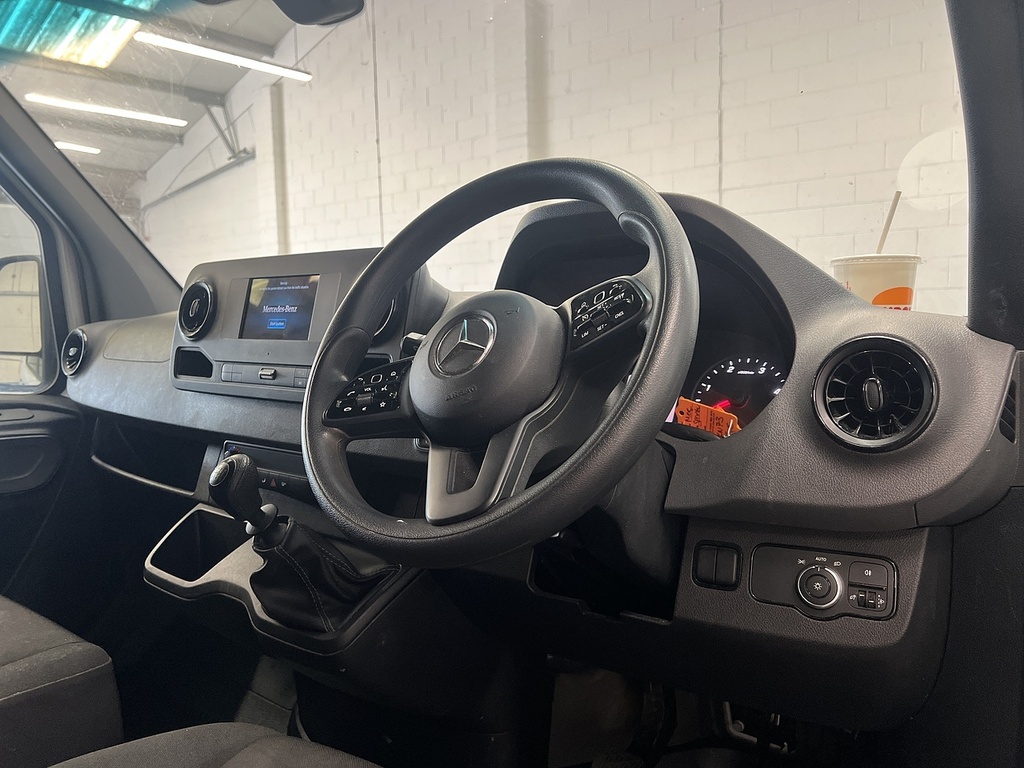 Mercedes-Benz Sprinter 317 Cdi Progressive White #6