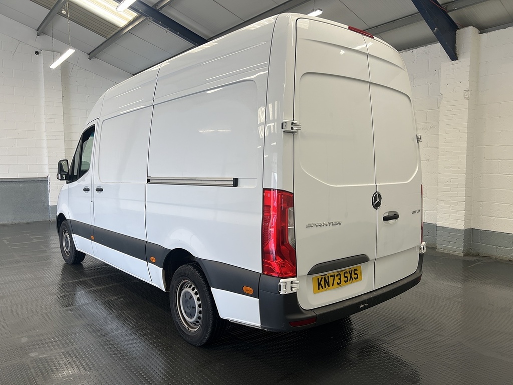 Mercedes-Benz Sprinter 317 Cdi Progressive White #2