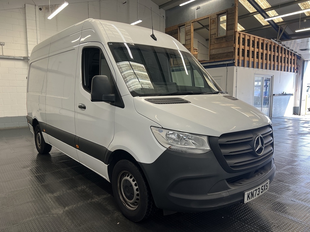 Mercedes-Benz Sprinter 317 Cdi Progressive White #4