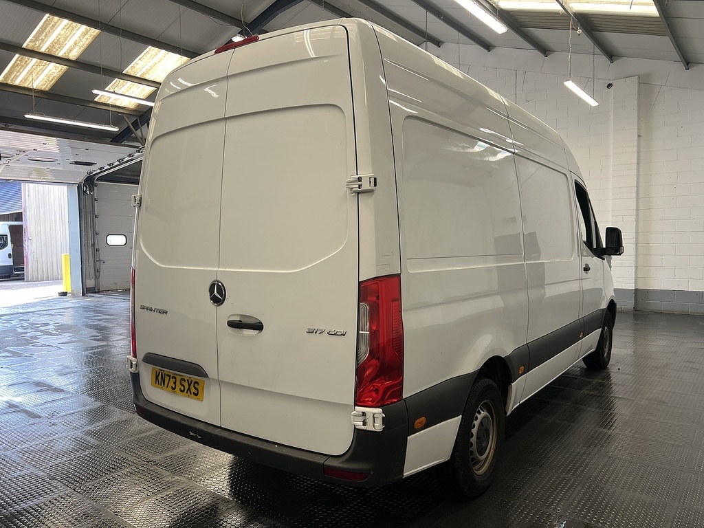 Mercedes-Benz Sprinter 317 Cdi Progressive White #3