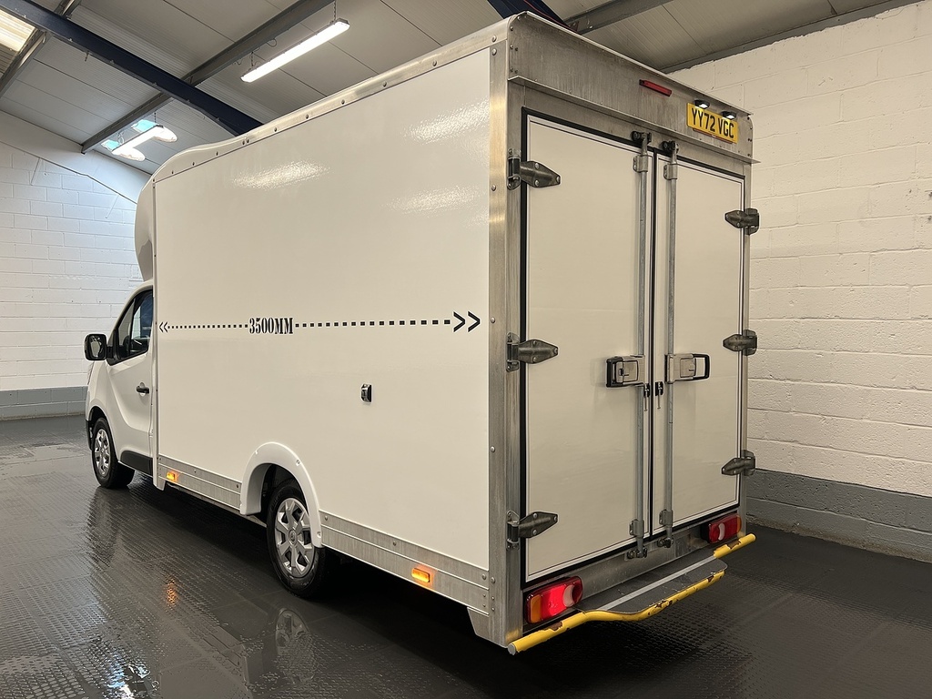 Renault Trafic 2.0 Bluedci 150 Bhp Long Low Loader Red Edition 2. White #3