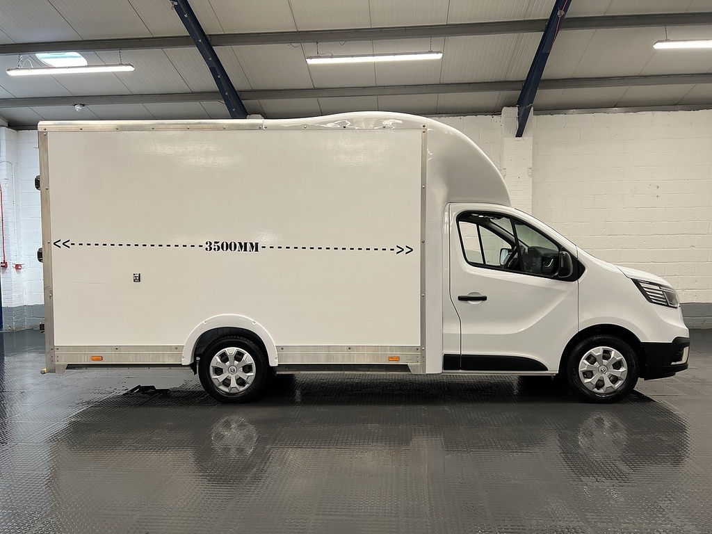 Renault Trafic 2.0 Bluedci 150 Bhp Long Low Loader Red Edition 2. White #5