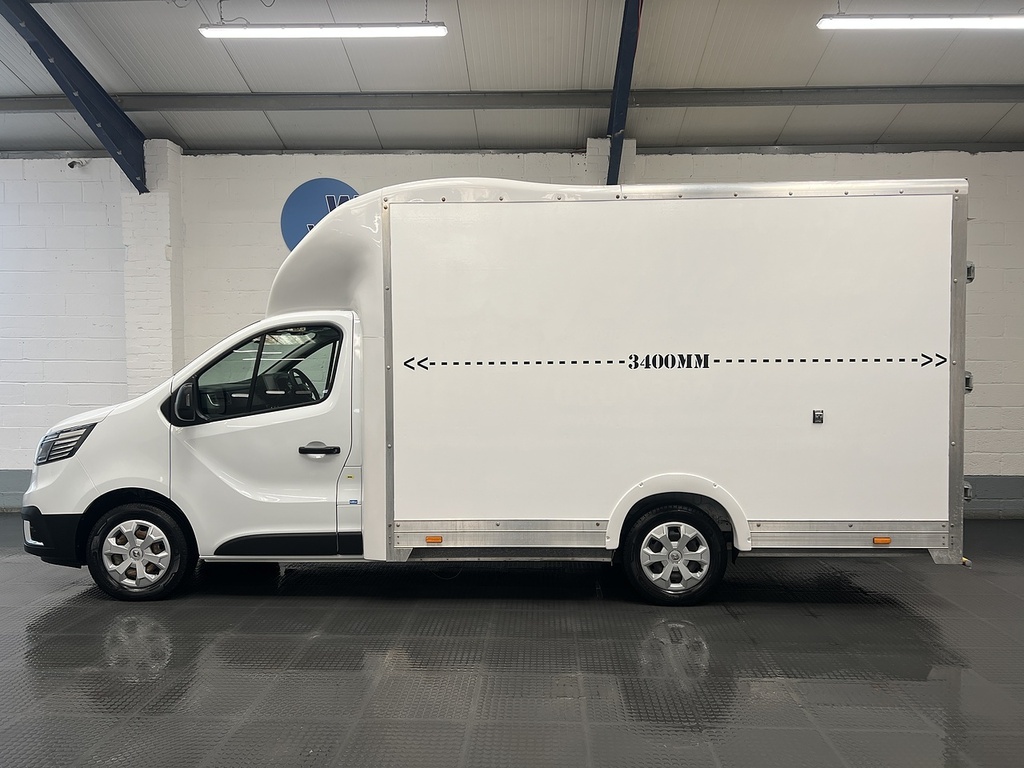 Renault Trafic 2.0 Bluedci 150 Bhp Long Low Loader Red Edition 2. White #2