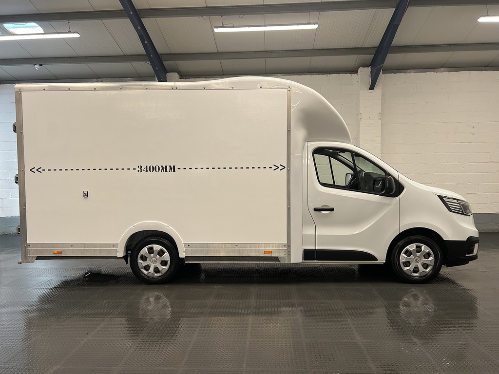 Renault Trafic 2.0 Bluedci 150 Bhp Long Low Loader Red Edition 2. White #4