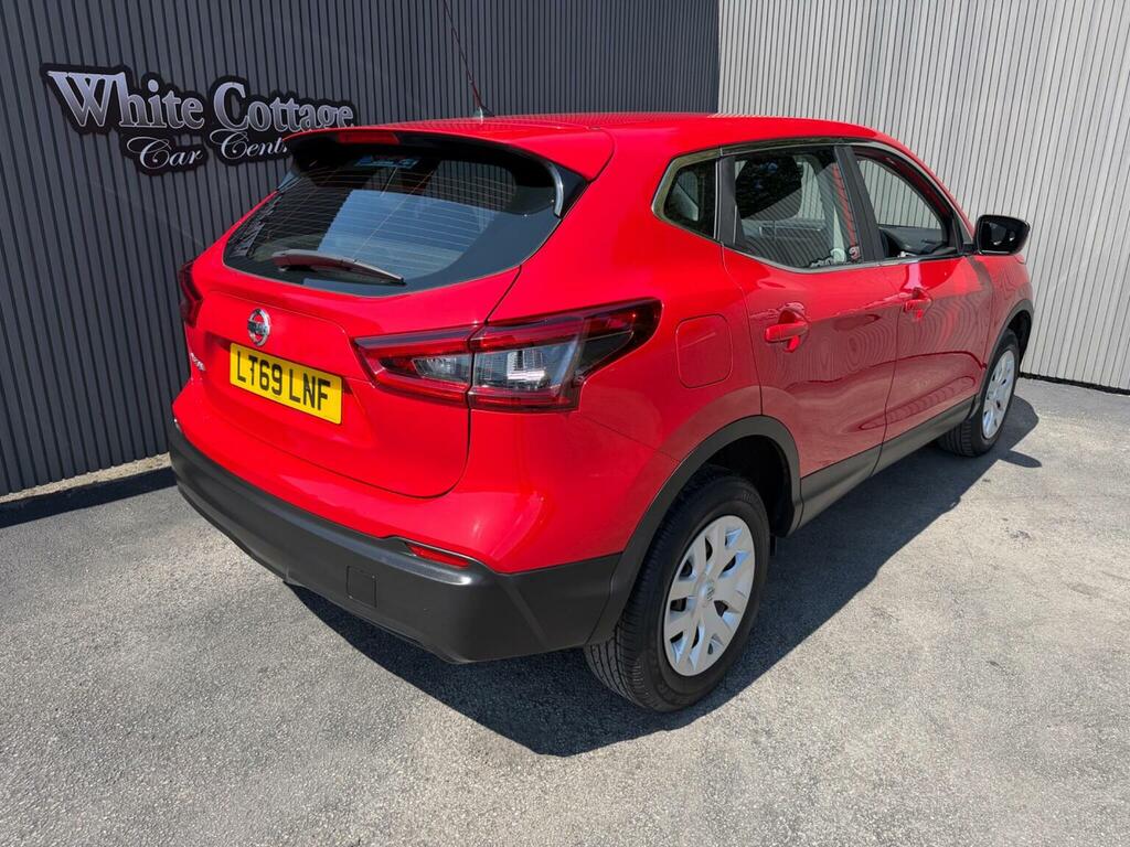 Nissan Qashqai 1.3 Dig-t Visia Euro 6 Ss Red #2