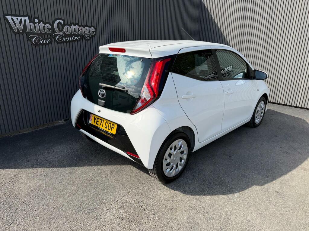Toyota Aygo 1.0 Vvt-i X-play Euro 6 Ss White #2