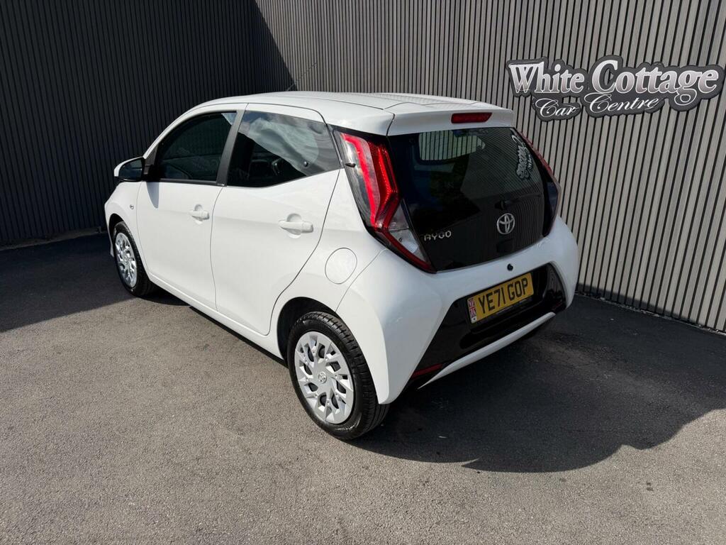 Toyota Aygo 1.0 Vvt-i X-play Euro 6 Ss White #3