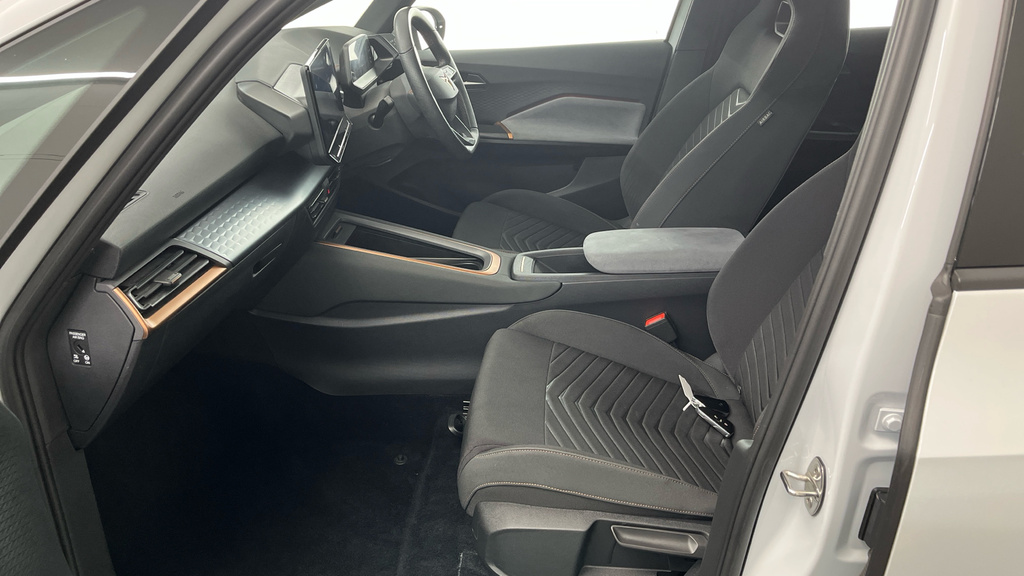 Cupra Born 58Kwh V1 Hatchback 204 Ps NG72WZZ White #2