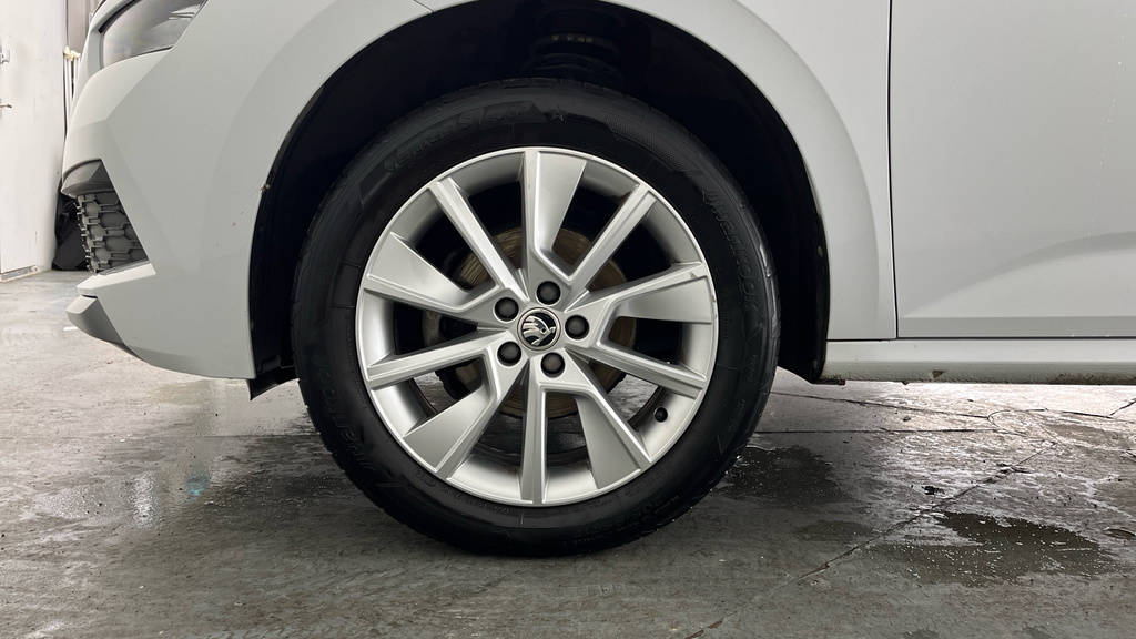 Skoda Kamiq 1.0 Tsi Se Drive Suv Euro 6 Ss White #5