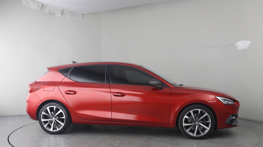 Seat Leon 1.5 Etsi Mhev Fr First Edition Hatchback Petro Red #4