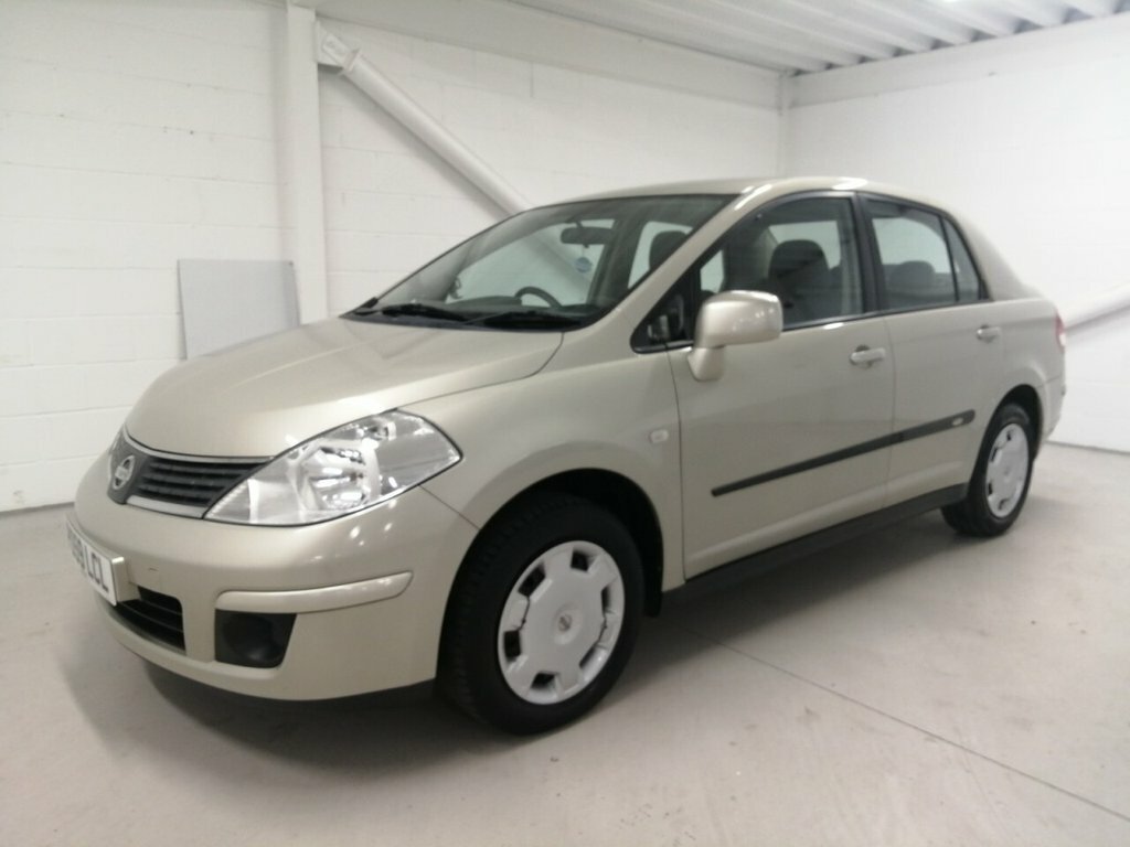 Nissan Tiida Saloon Silver #6