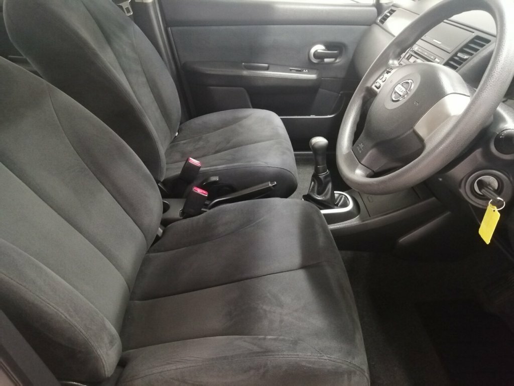 Nissan Tiida Saloon Silver #5