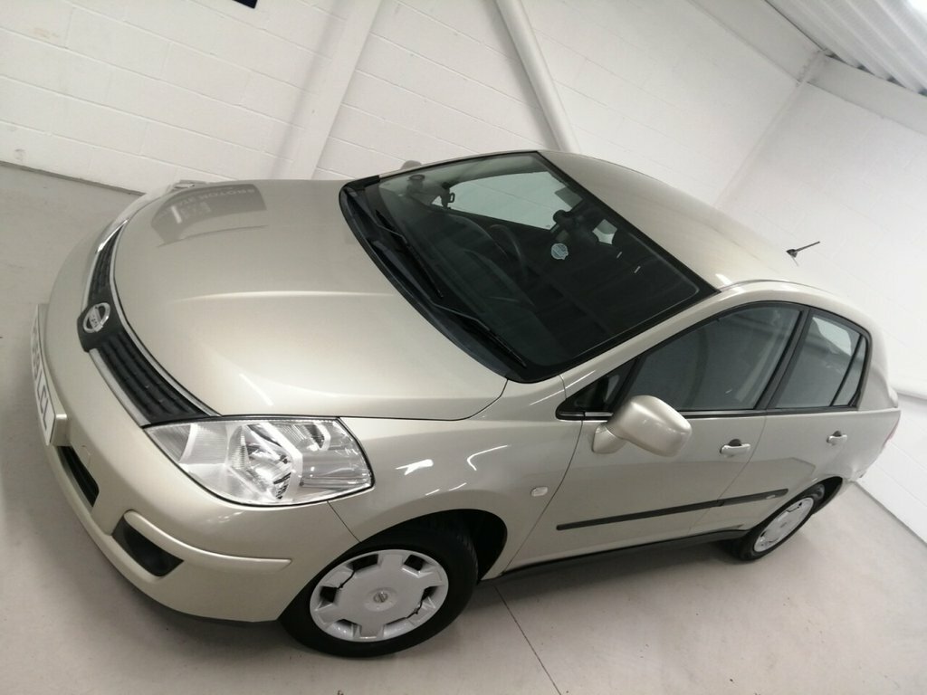 Nissan Tiida Saloon Silver