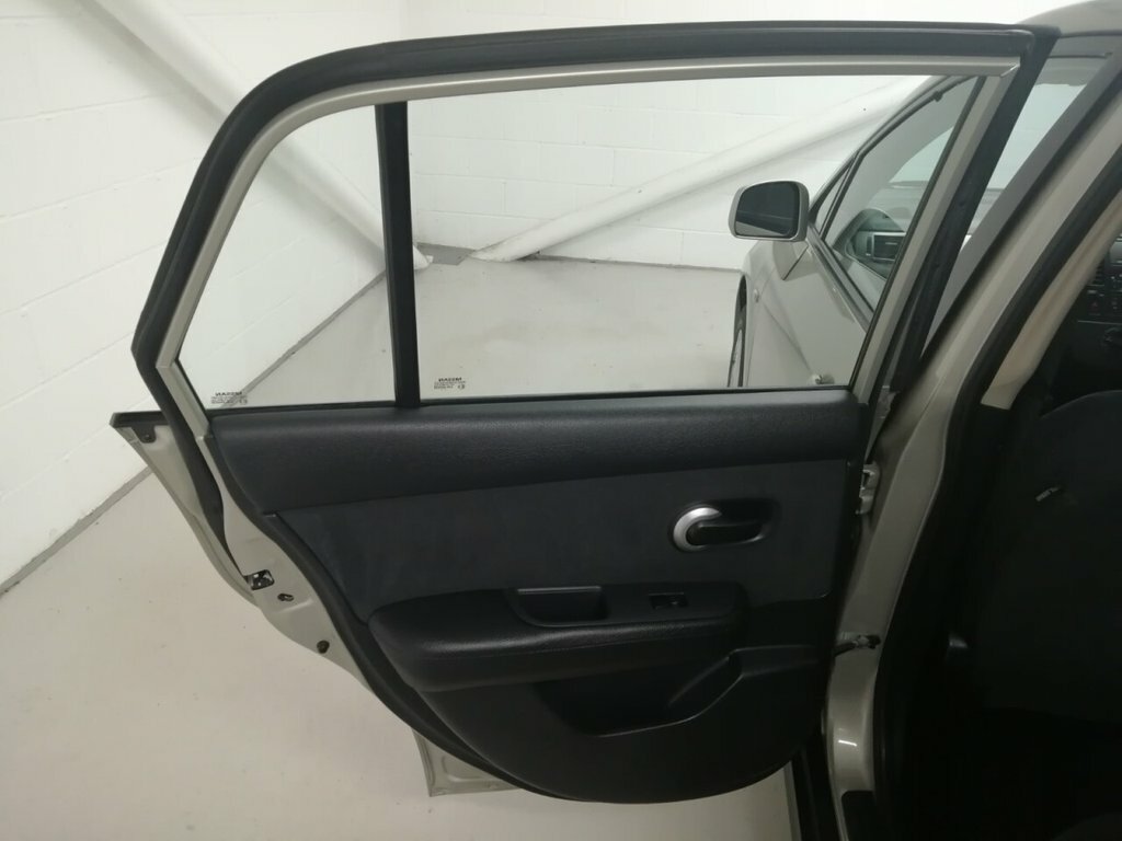 Nissan Tiida 1.6  #34