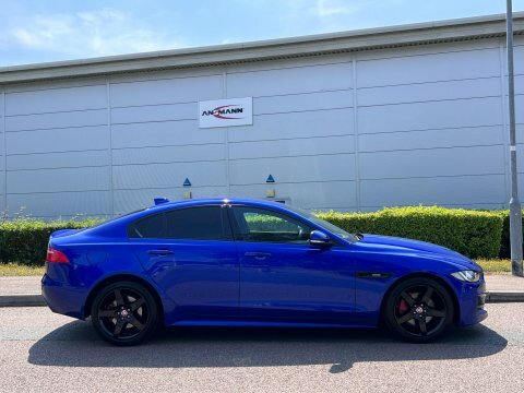 Jaguar XE 2019 19 2.0I Blue #2