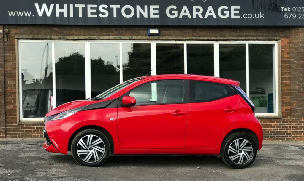 Toyota Aygo 1L X-play Red #3