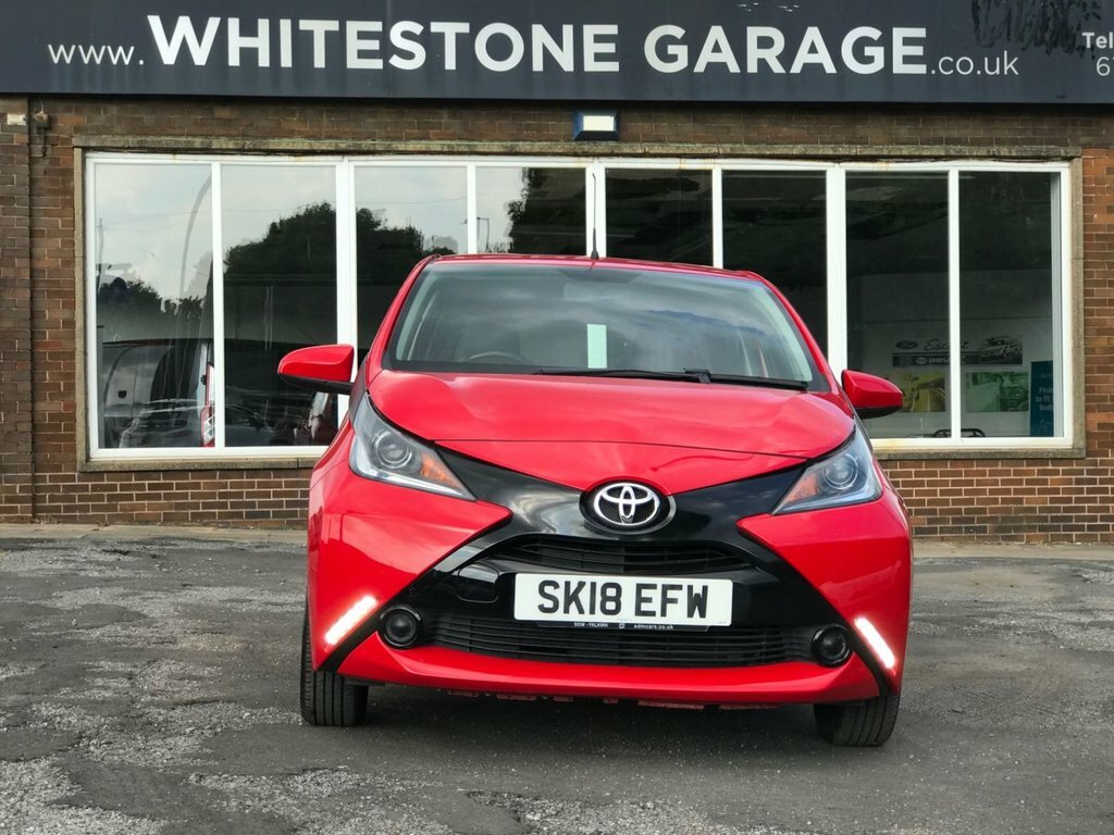Toyota Aygo 1L X-play Red #5