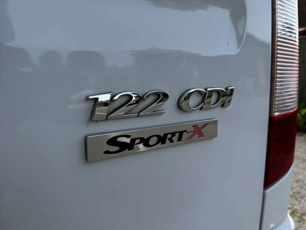 Mercedes-Benz Vito 122Cdi Window Van Black #15