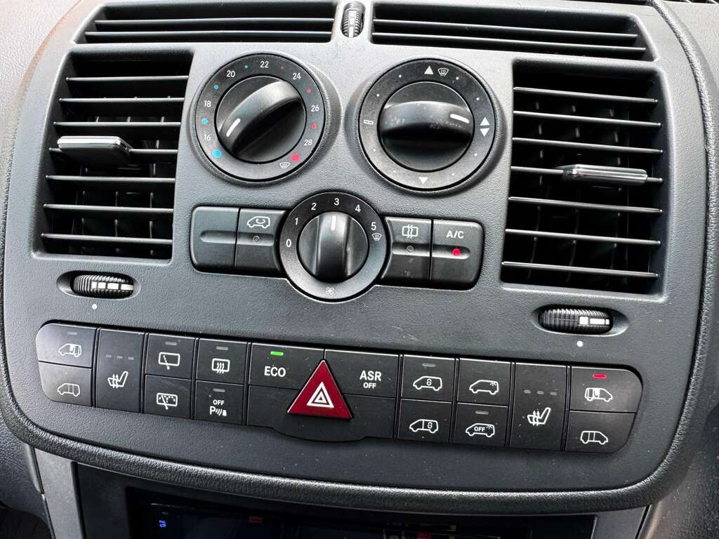 Mercedes-Benz Vito 122Cdi Window Van Black #22