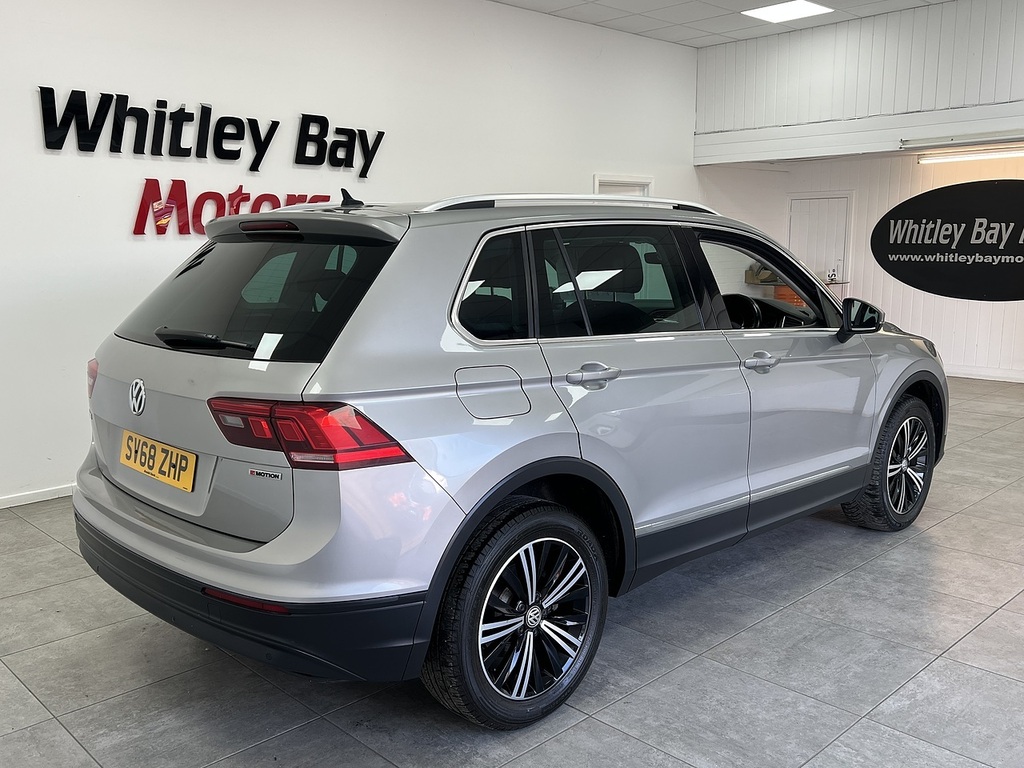 Volkswagen Tiguan Tdi Se Navigation SV68ZHP Silver #3