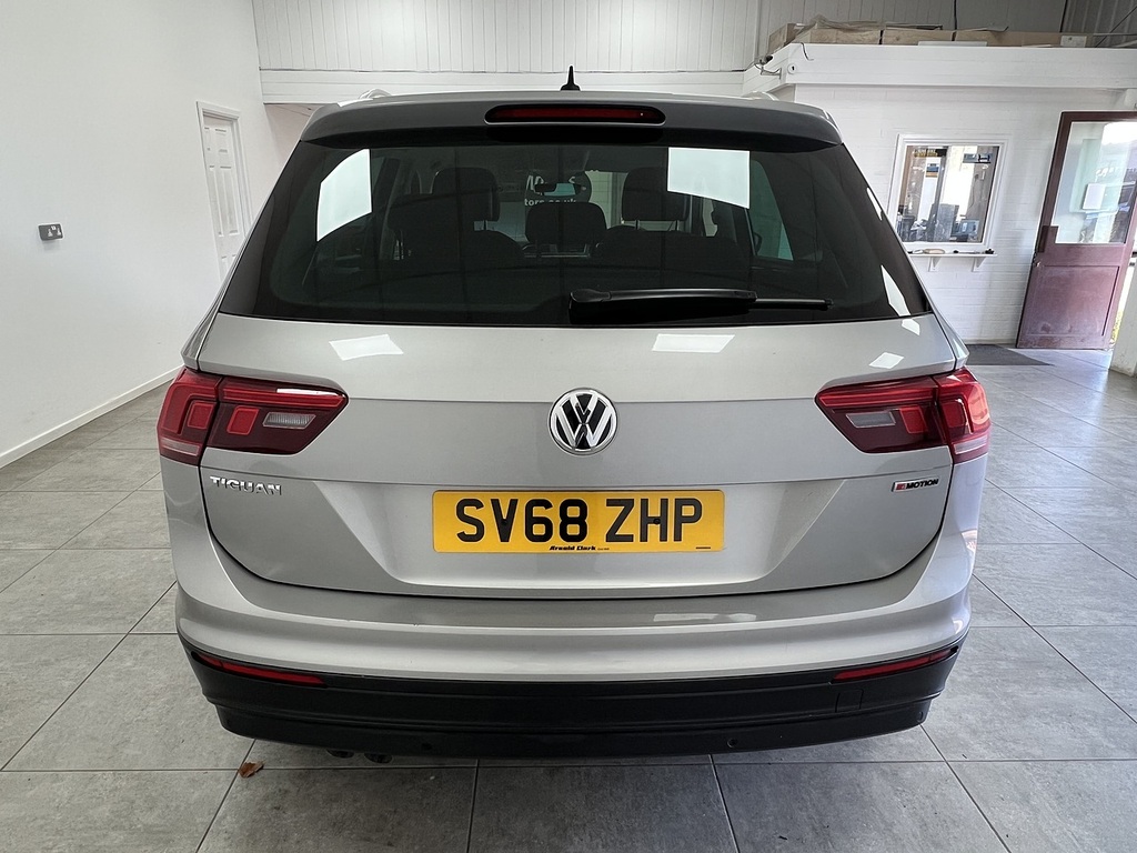 Volkswagen Tiguan Tdi Se Navigation SV68ZHP Silver #4