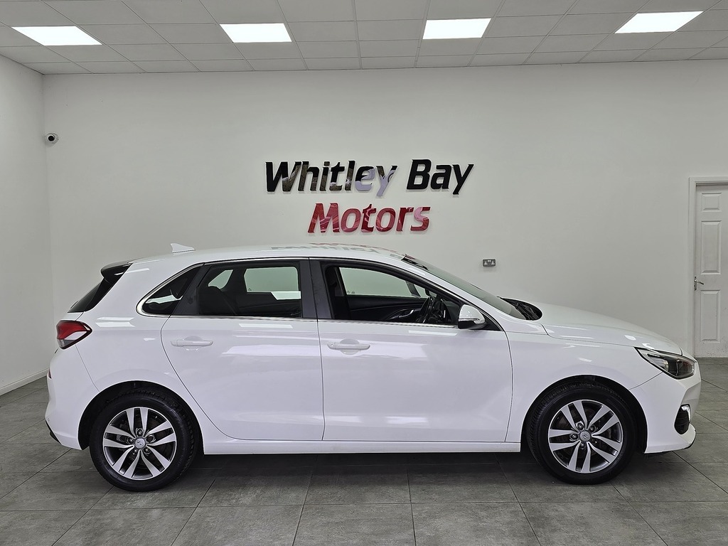 Hyundai I30 T-gdi Blue Drive Se Nav White #2