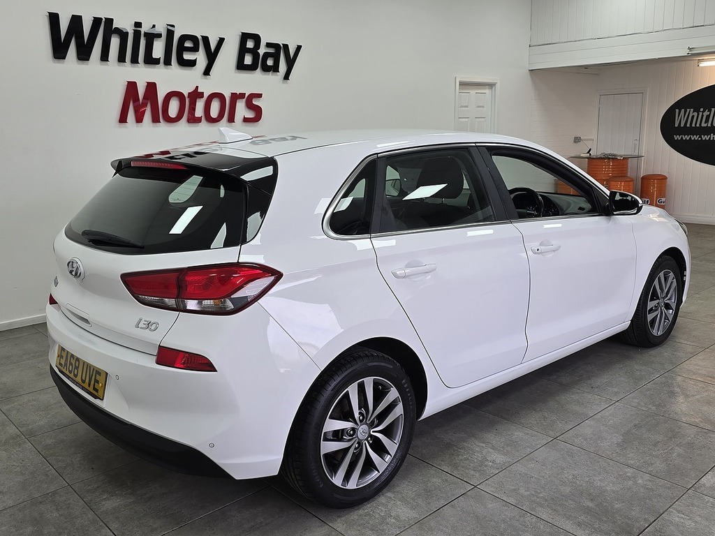 Hyundai I30 T-gdi Blue Drive Se Nav White #3