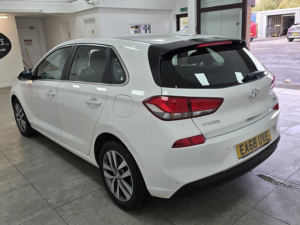 Hyundai I30 T-gdi Blue Drive Se Nav White #5