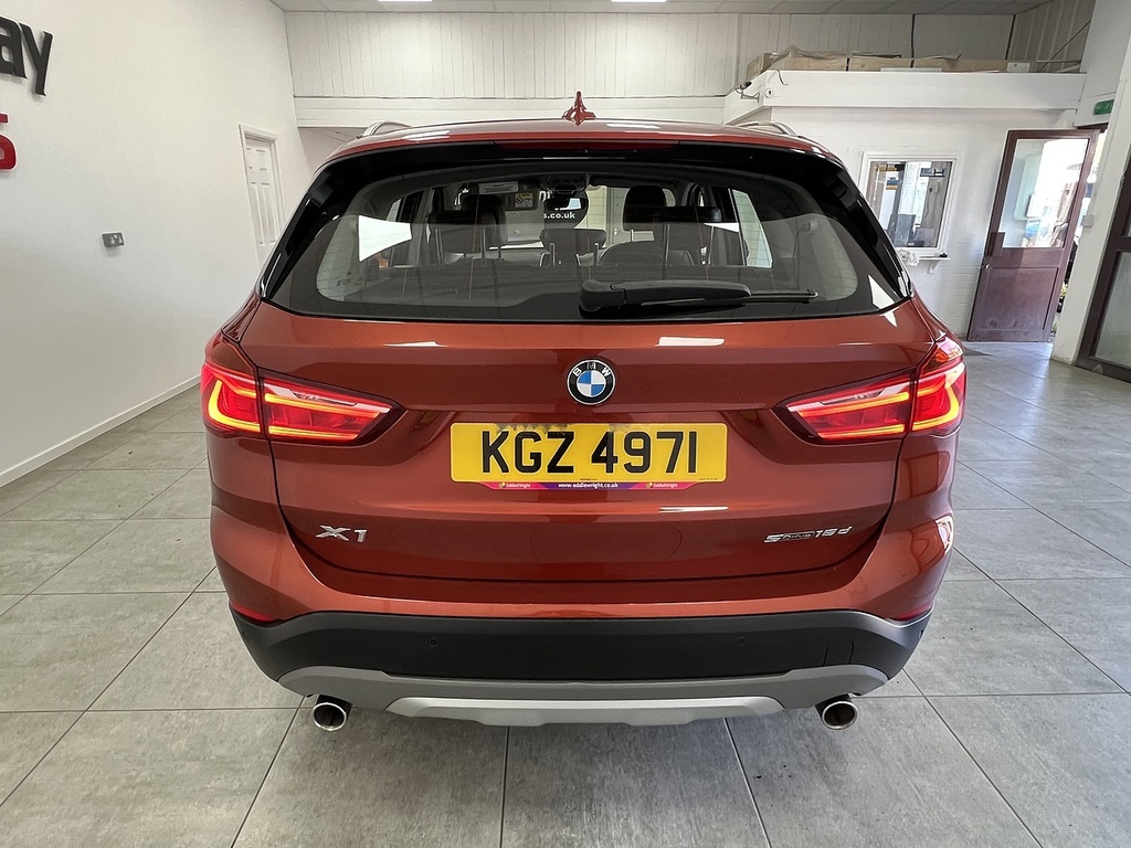 BMW X1 18D Xline KGZ4971 Orange #4