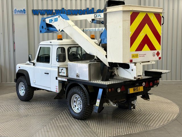 Land Rover Defender 110 2015 2.2 Tdci 120 Bhp 4Wd Cherry Picker Eu White #3