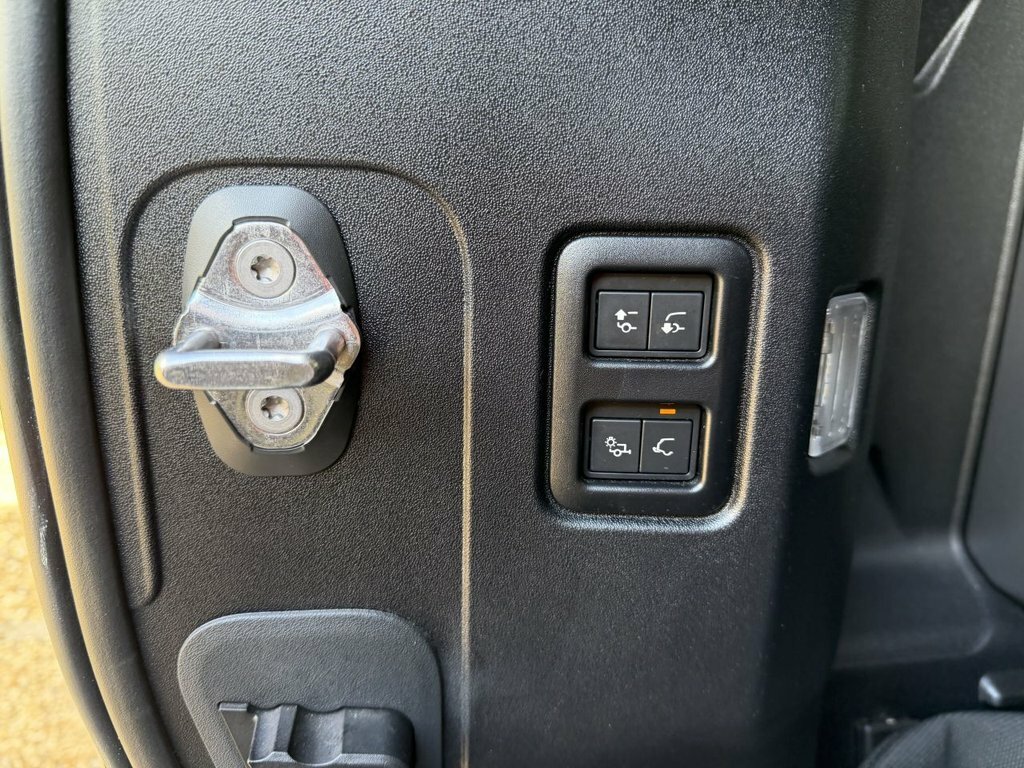 Land Rover Defender 110 2.0 P400e 15.4Kwh X Dynamic S Suv Plug Black #32